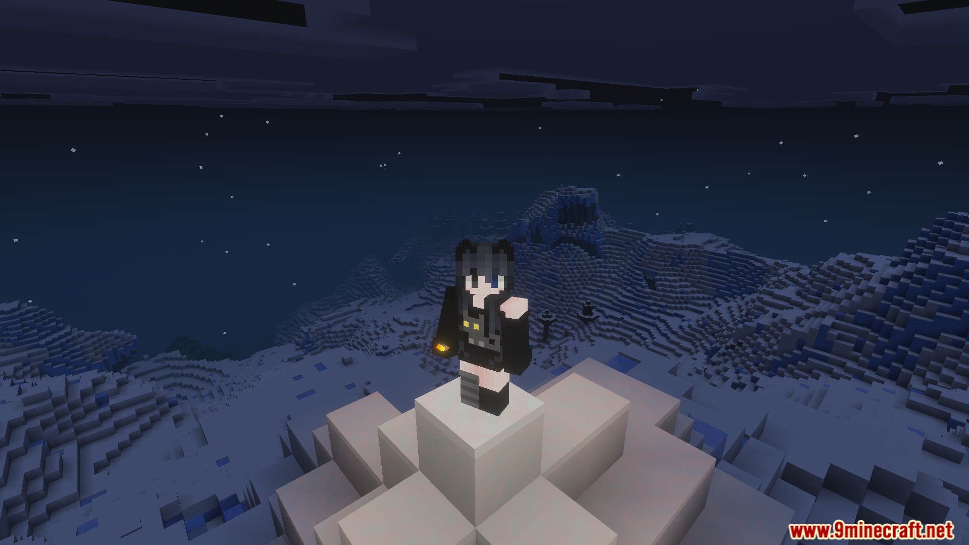 Better Dynamic Light Addon Screenshot 5 Player holding a glowing torch on snowy mountains with Better Dynamic Light Addon