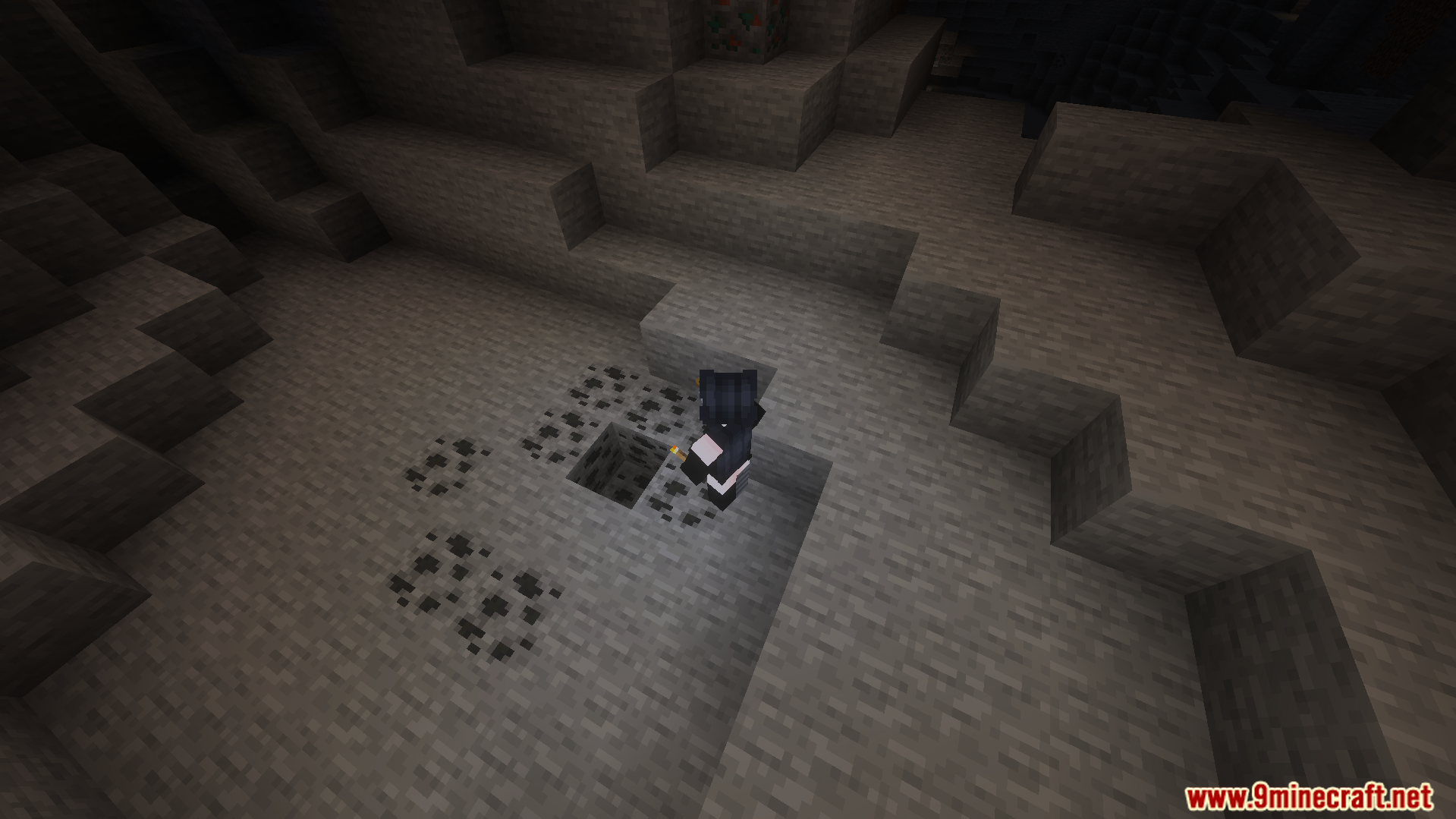 Dynamic Light Offhand Addon Screenshot 3 Dynamic Light Offhand Addon lets players hold torches while mining coal in caves