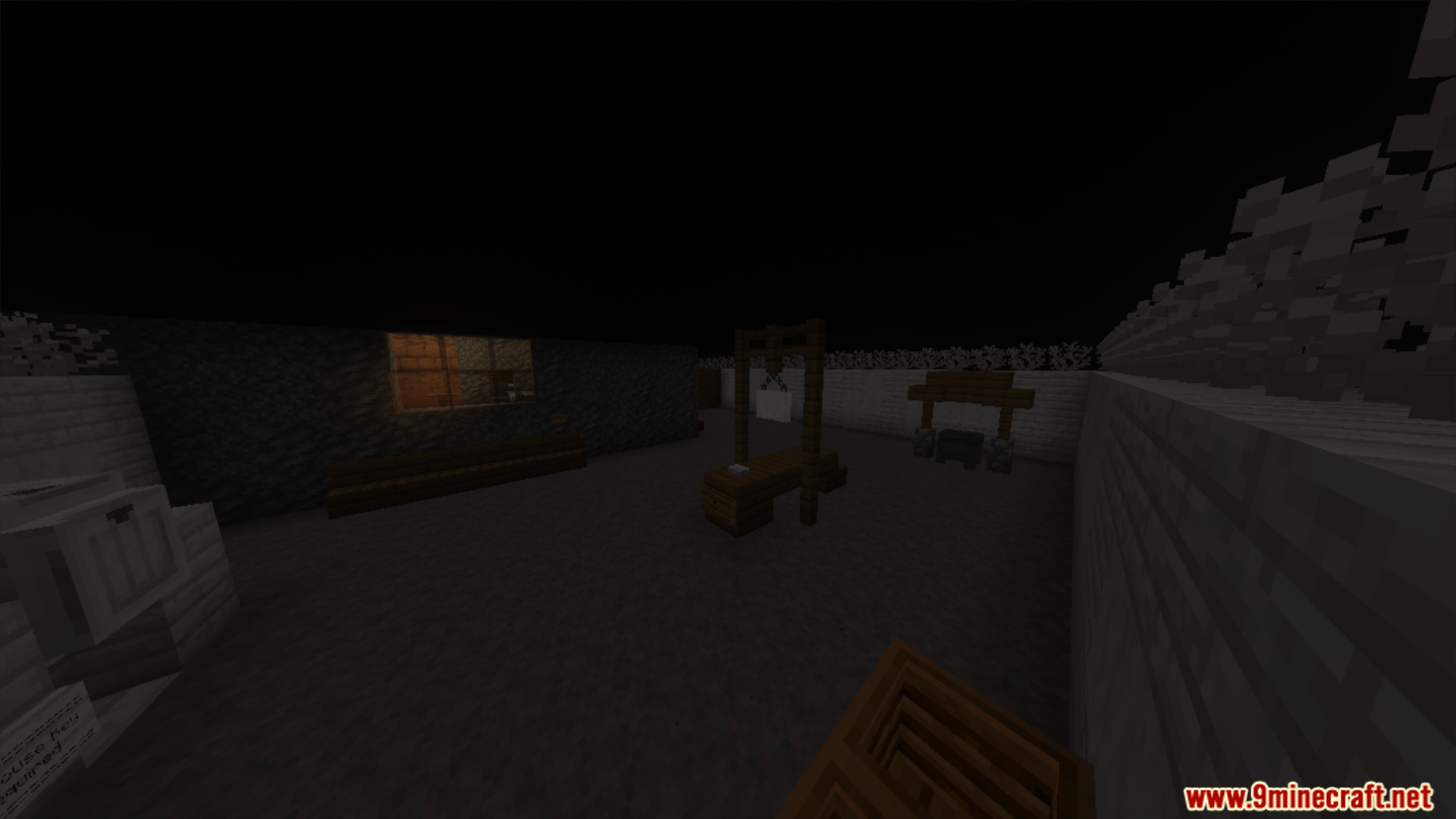 Granny Multiplayer Map Screenshot 8 Explore the creepy garden outside the terrifying house at night