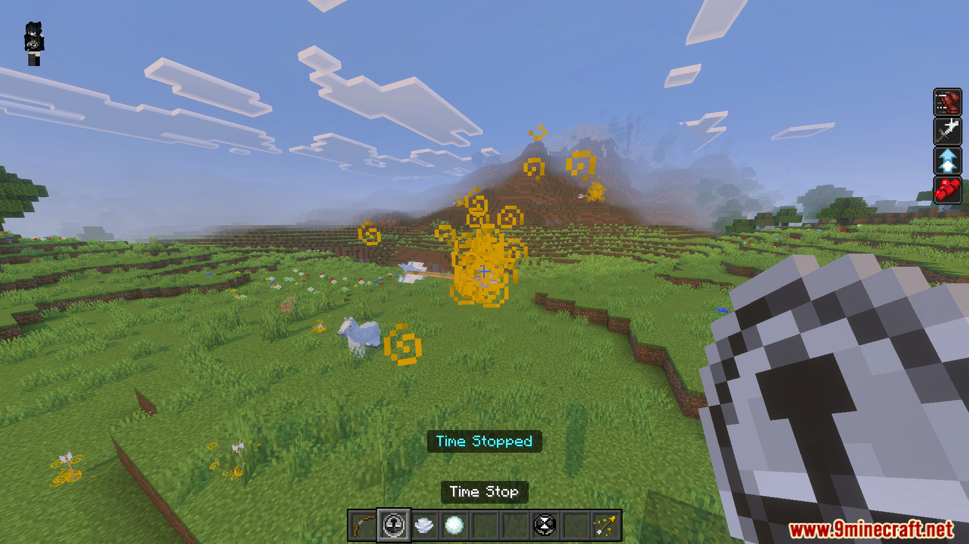 Howards Time Stop Addon Screenshot 3 Player holding a clock item to stop time in Howards Time Stop Addon