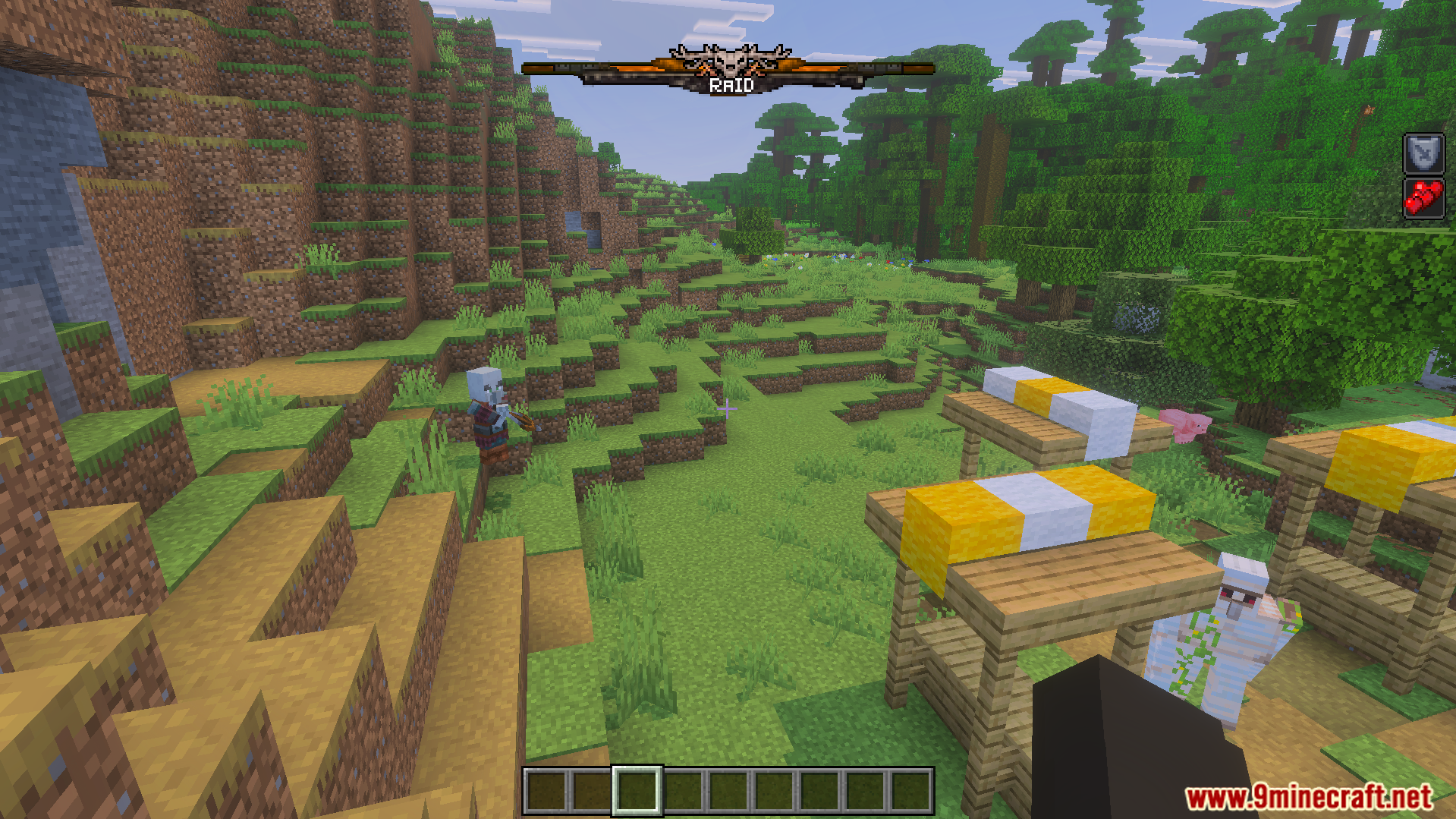 Improved Bossbars Texture Pack Screenshot 5 Improved BossBars Texture Pack adds a detailed fantasy design to raids