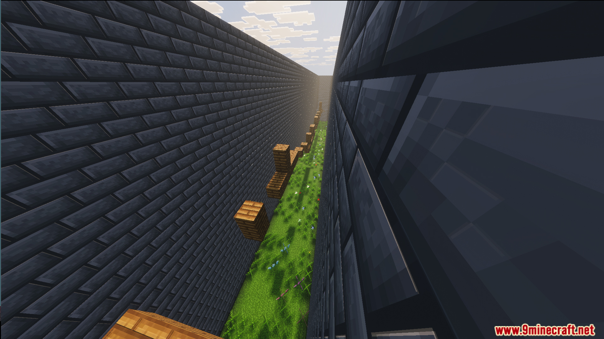 Parkour with Levals Map Screenshot 5 Easy parkour jumps inside a narrow stone brick corridor with grass below