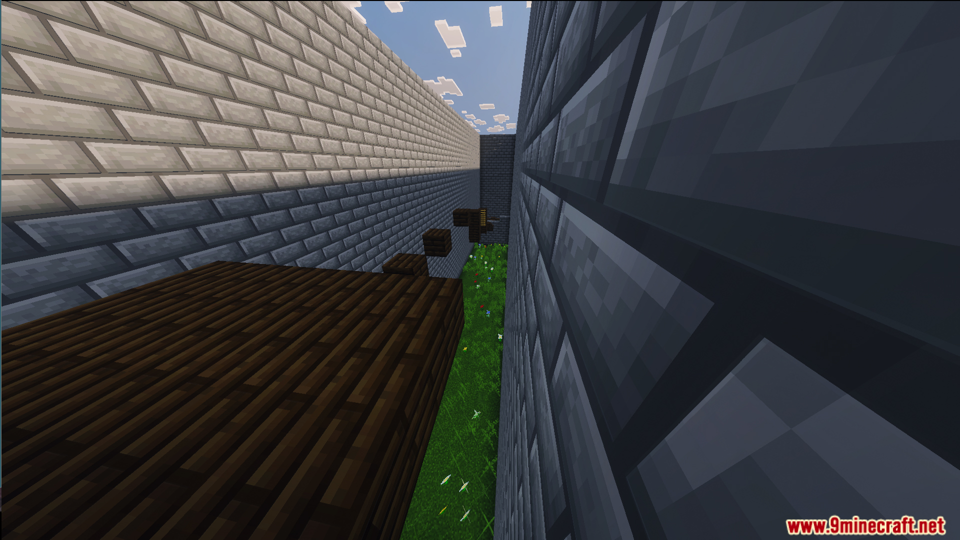 Parkour with Levals Map Screenshot 9 Easy parkour jumps inside a narrow stone brick corridor over a grassy floor