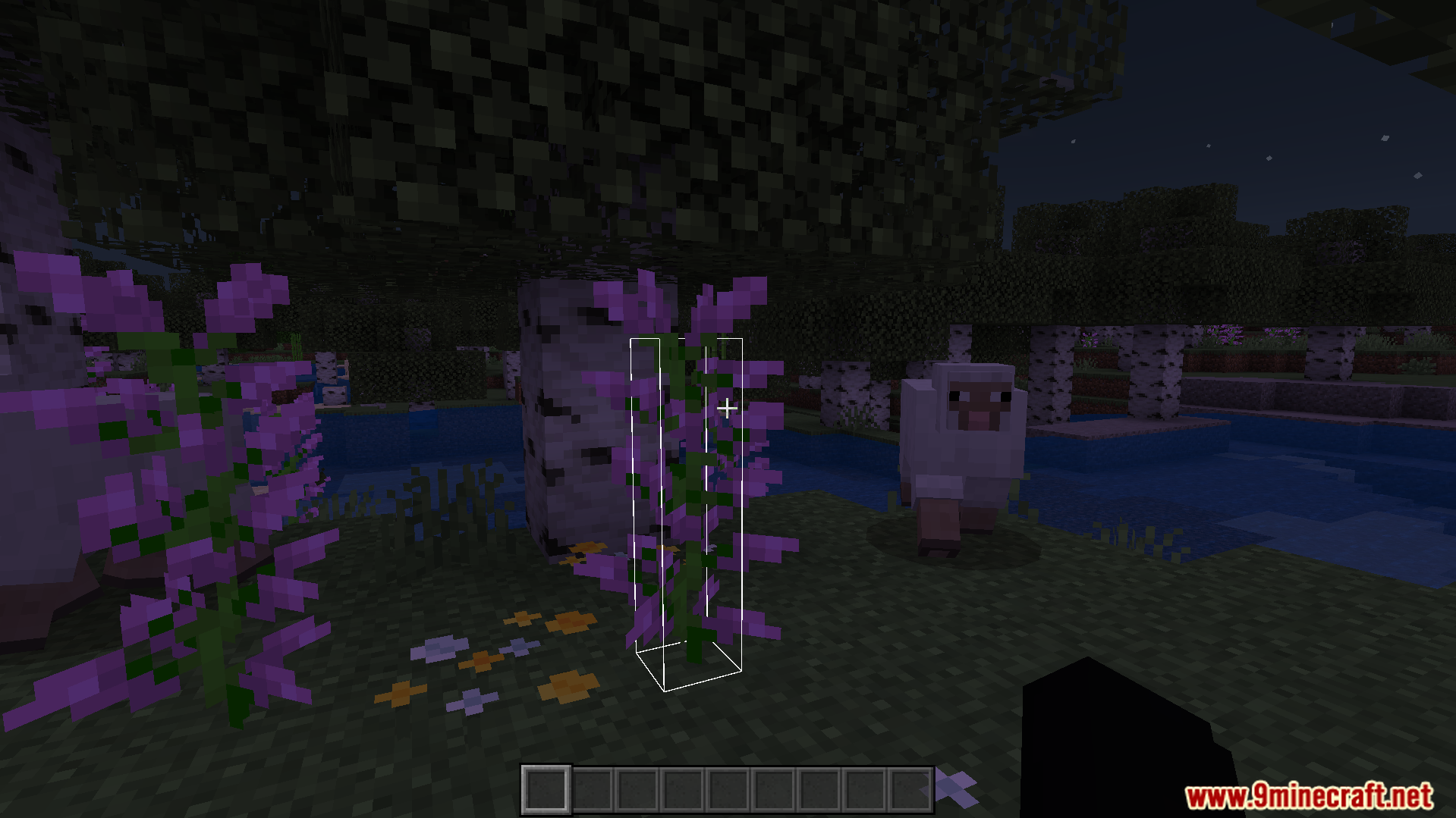 White 3D Outline Texture Pack Screenshot 3 White 3D Outline Texture Pack adds glowing edges to a lilac flower